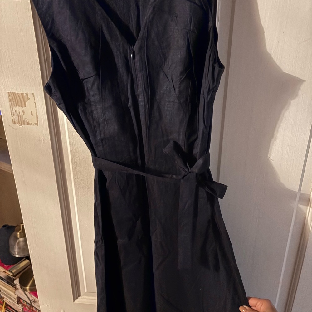 Tahari Classic Sleeveless Navy Blue Tie-Waist Linen Jumpsuit